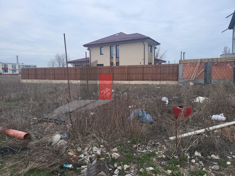 Titan, Parcul Teilor, teren intravilan.