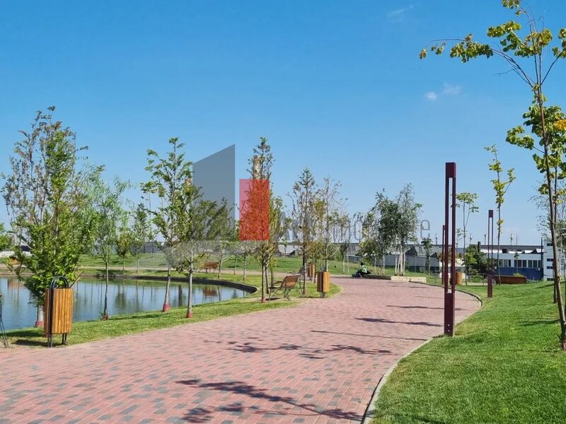 Titan, Parcul Teilor, teren intravilan.